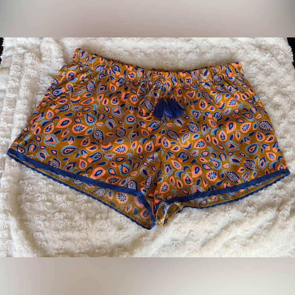 Aerie Mustard Paisley Lounge Shorts Womens Size XL
Drawstring waist Pockets